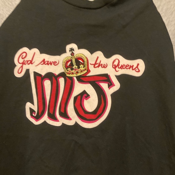 Moschino - God save the queens VINTAGE Black and Gray Graphic T-Shirt - Picture 2 of 10